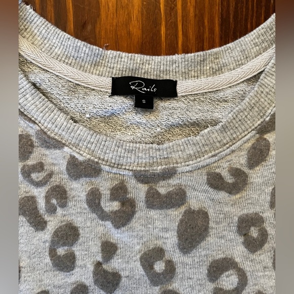 RAILS Marlo Flocked Grey Leopard Sweatshirt Side Zipper - Picture 7 of 9
